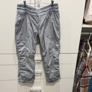 The North Face Women’s Light Gray Cargo Pants capri size L